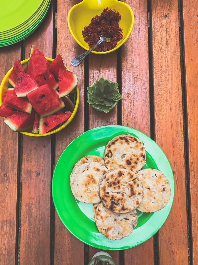 Bed & Bicycle Hostel Dehiwala-Mount Lavinia Екстериор снимка
