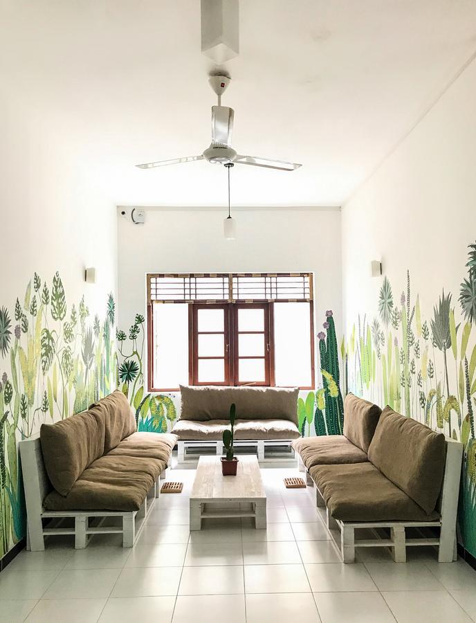 Bed & Bicycle Hostel Dehiwala-Mount Lavinia Екстериор снимка