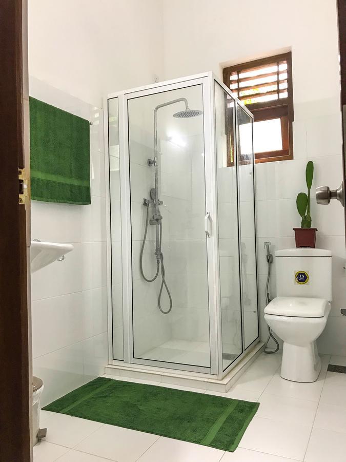 Bed & Bicycle Hostel Dehiwala-Mount Lavinia Екстериор снимка