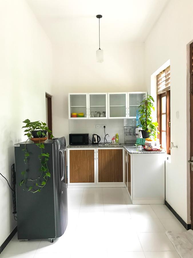 Bed & Bicycle Hostel Dehiwala-Mount Lavinia Екстериор снимка