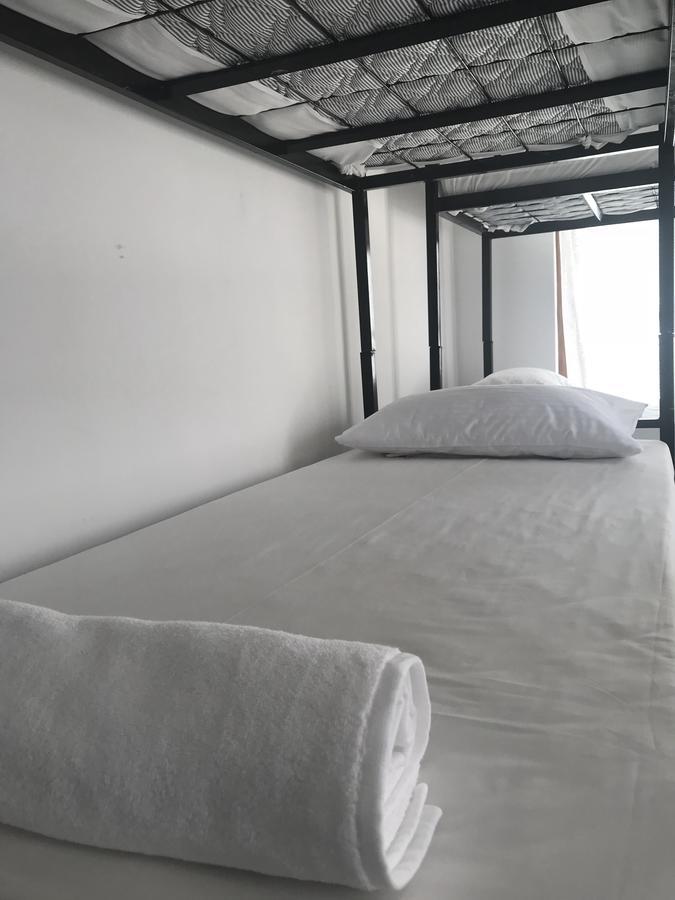 Bed & Bicycle Hostel Dehiwala-Mount Lavinia Екстериор снимка
