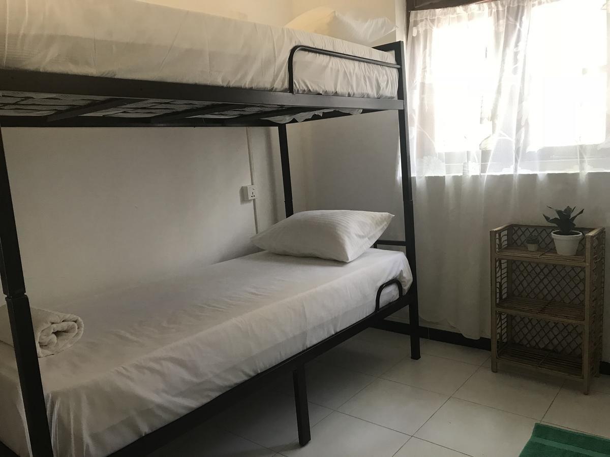 Bed & Bicycle Hostel Dehiwala-Mount Lavinia Екстериор снимка