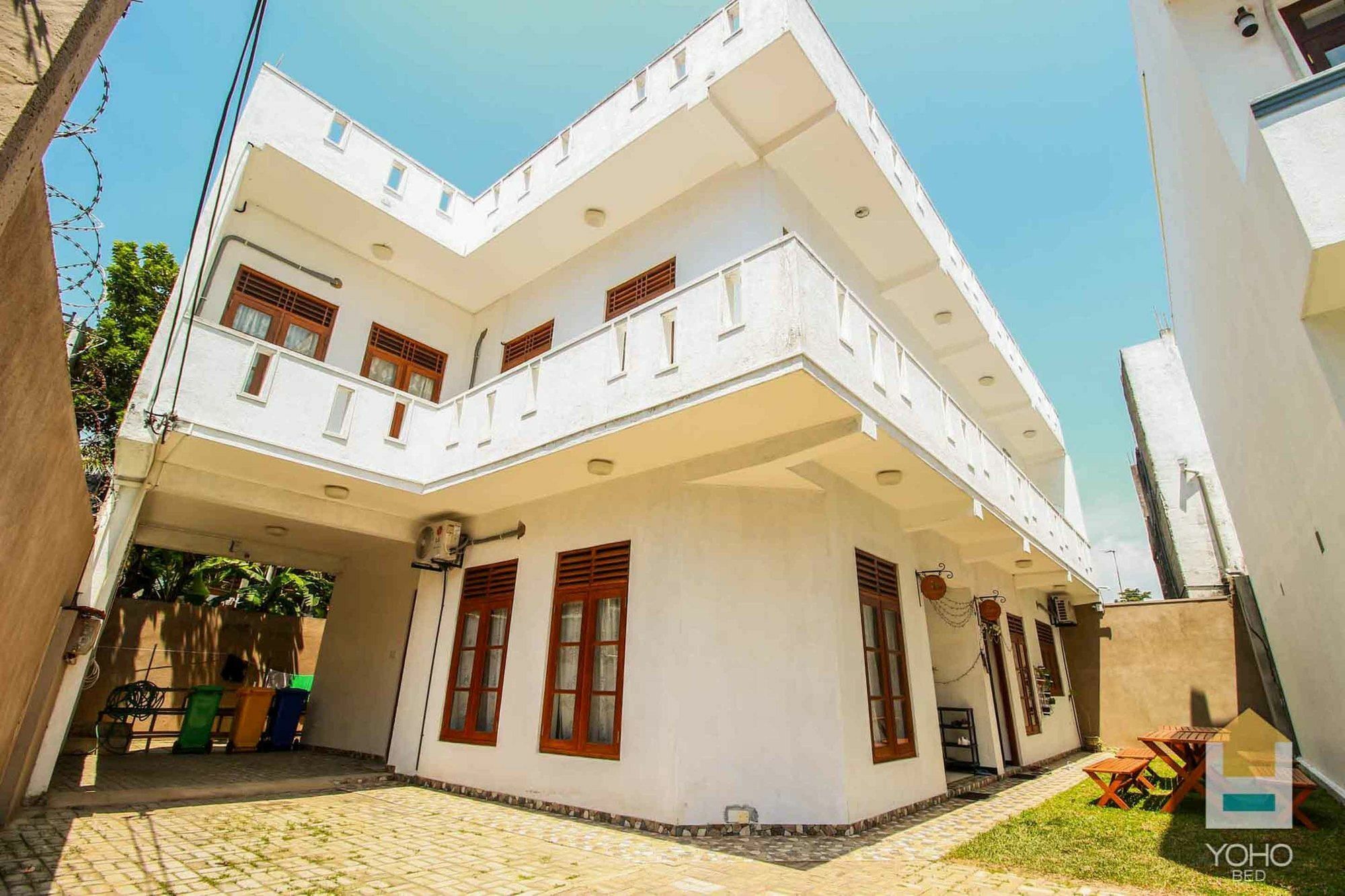 Bed & Bicycle Hostel Dehiwala-Mount Lavinia Екстериор снимка
