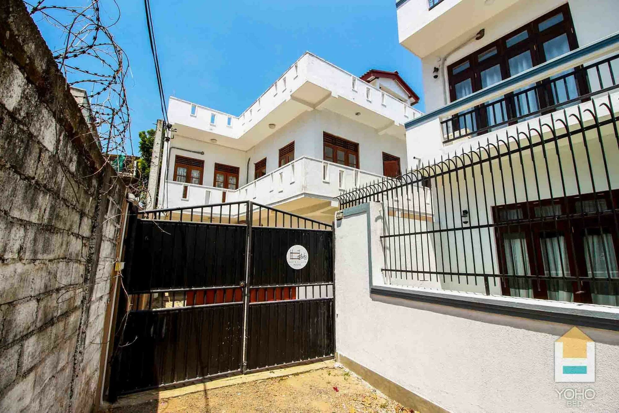 Bed & Bicycle Hostel Dehiwala-Mount Lavinia Екстериор снимка