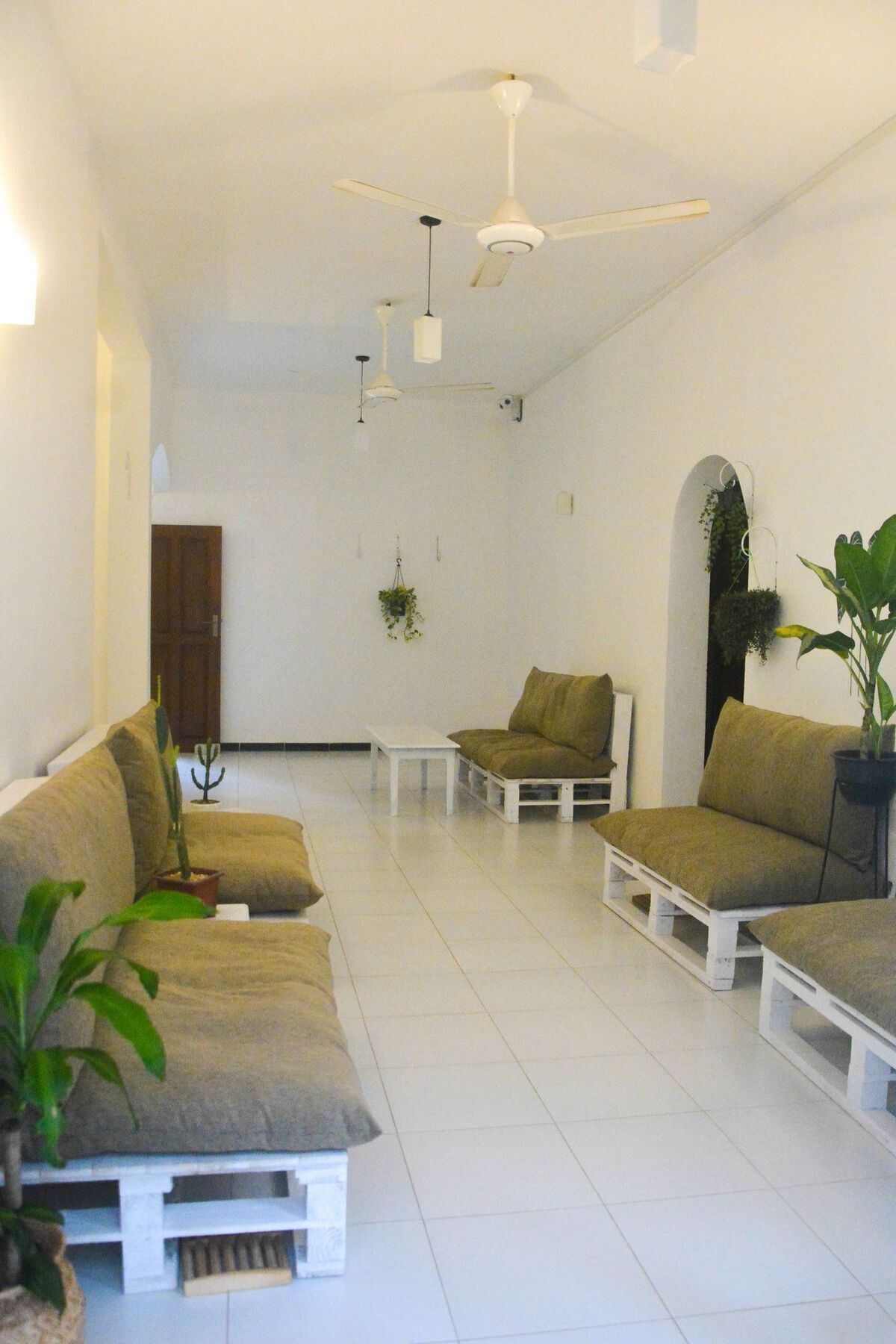 Bed & Bicycle Hostel Dehiwala-Mount Lavinia Екстериор снимка