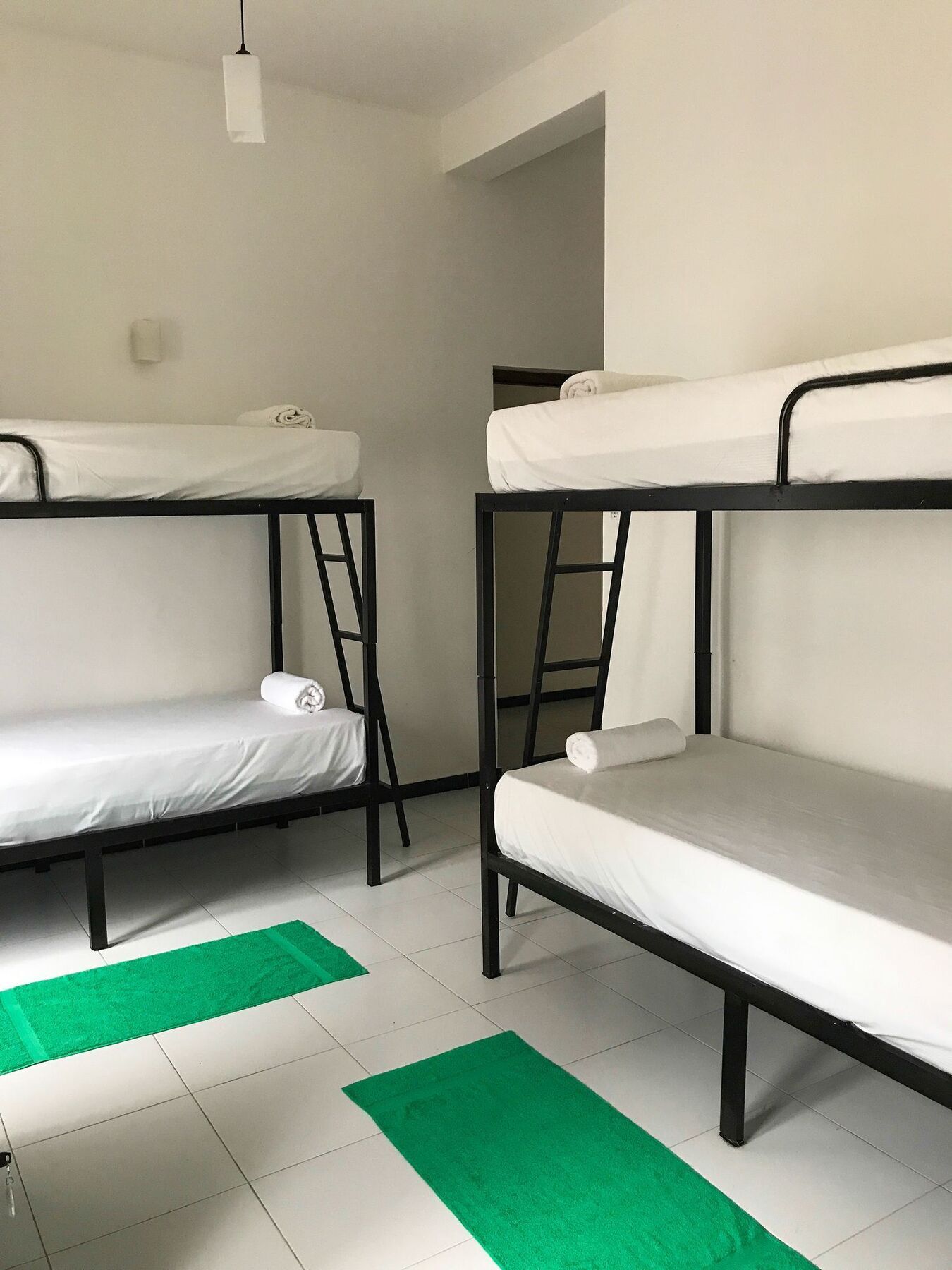 Bed & Bicycle Hostel Dehiwala-Mount Lavinia Екстериор снимка