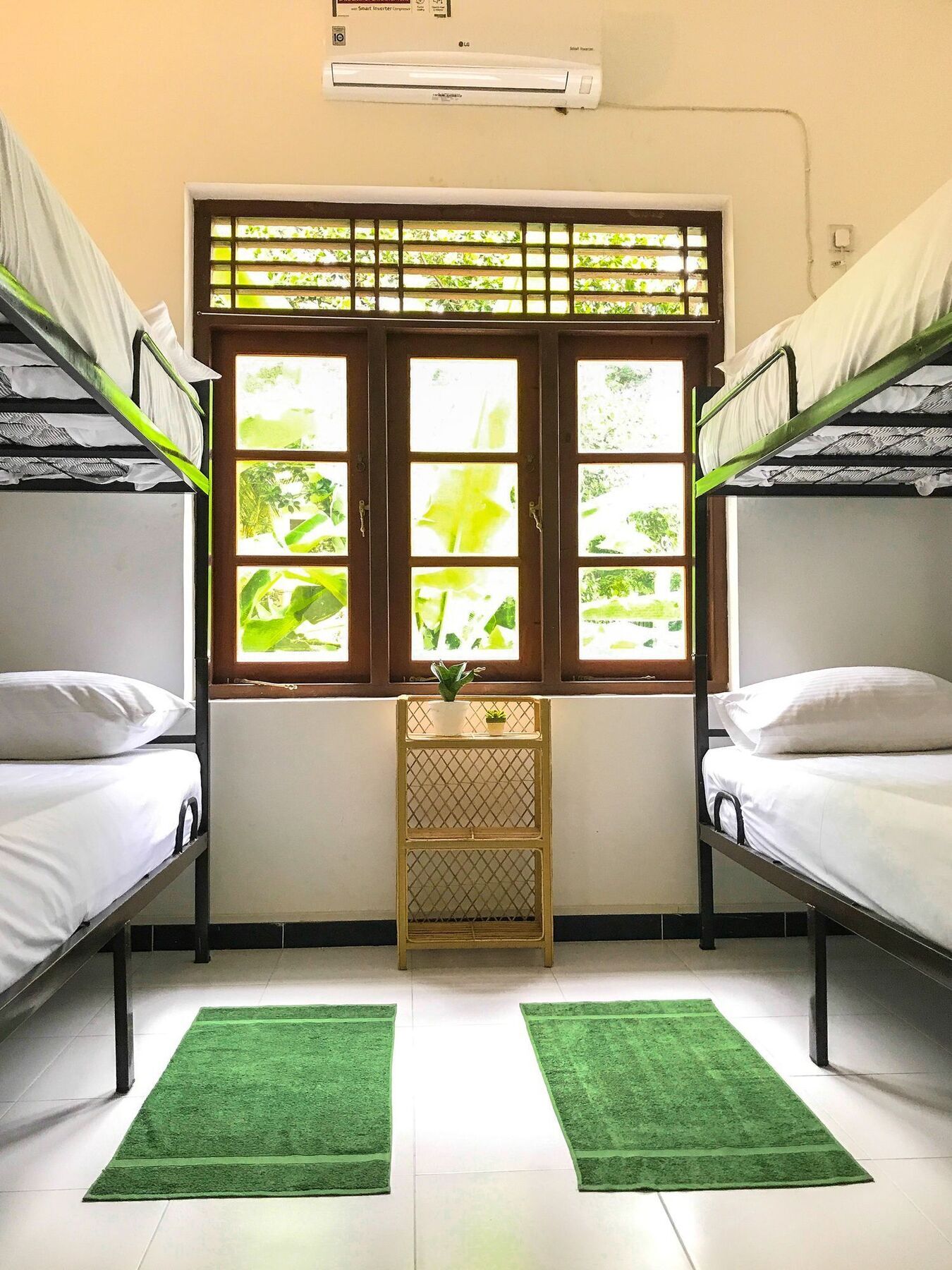 Bed & Bicycle Hostel Dehiwala-Mount Lavinia Екстериор снимка
